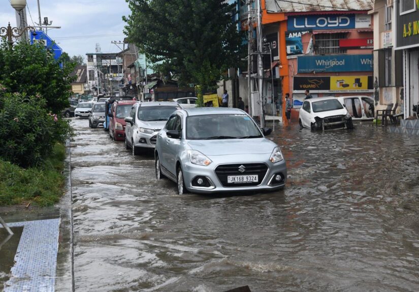 Al menos diez muertos en inundaciones en la Cachemira india