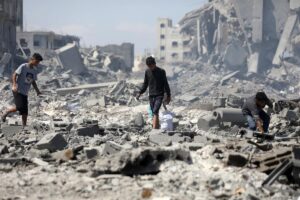 Al menos dos muertos y múltiples heridos en ataques de Israel contra el centro y el norte de Gaza