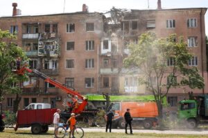 Al menos un muerto y once heridos en ataques rusos en la región de Járkov