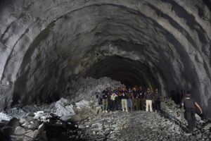 Al menos una decena de muertos por un derrumbe en un túnel en construcción en el noreste de India