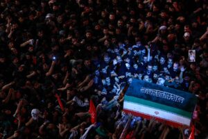 Alí Jamenei es enterrado en Mashhad tras una semana de ceremonias en Irán e Irak