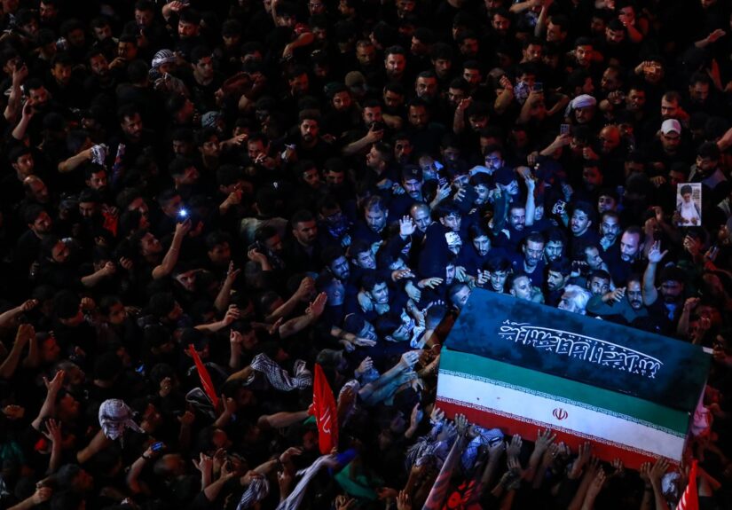 Alí Jamenei es enterrado en Mashhad tras una semana de ceremonias en Irán e Irak