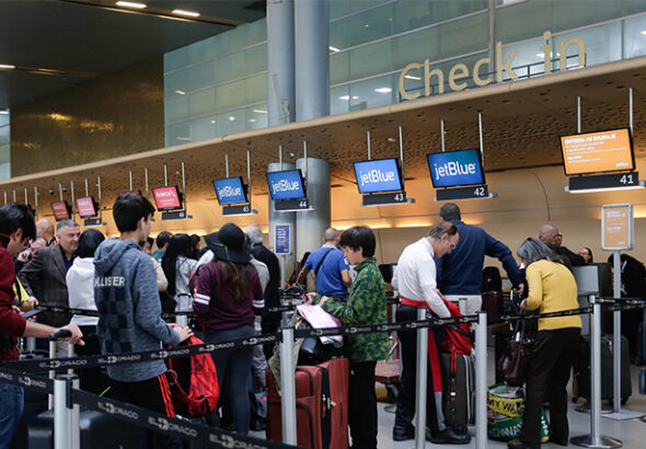 Aumento en el impuesto de salida del país puede afectar turismo, advierte Anato