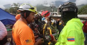 Carrera contra el reloj para salvar a Fabio, el niño que lleva nueve días atrapado entre los escombros