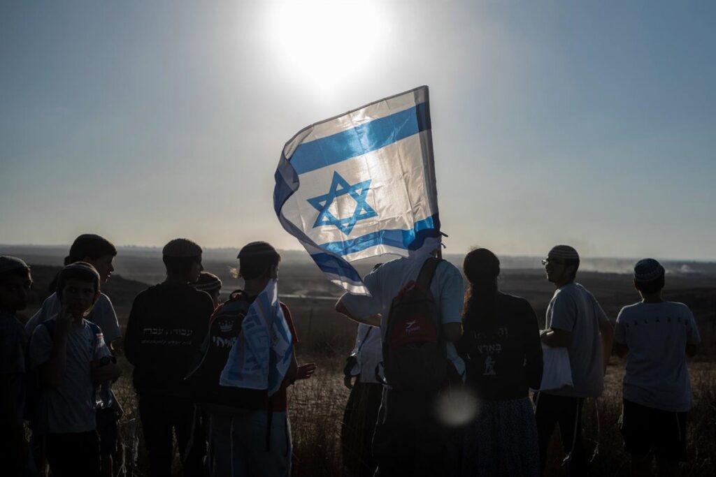 Colonos israelíes superan un control militar en su marcha para recolonizar la Franja de Gaza