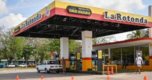 Cuba abre gasolineras, farmacias y geriátricos al sector privado