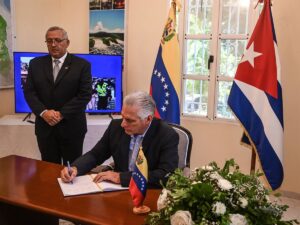 Díaz-Canel asegura que médicos y rescatistas cubanos permanecerán en Venezuela "el tiempo que sea necesario"