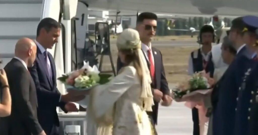 Dos ramos de flores para un Pedro Sánchez sin Begoña Gómez en la OTAN