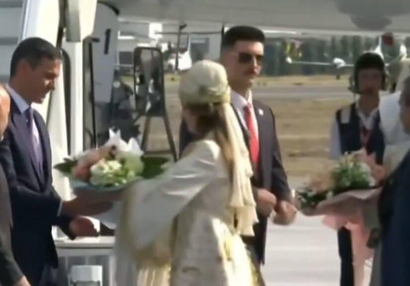 Dos ramos de flores para un Pedro Sánchez sin Begoña Gómez en la OTAN