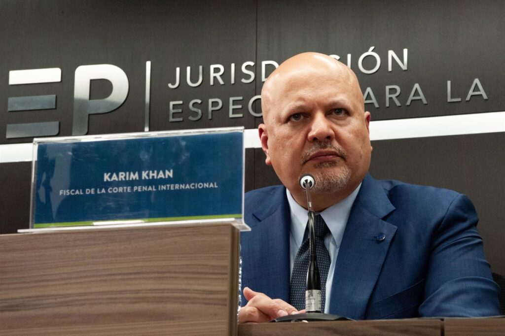 EEUU celebra la destitución del exfiscal jefe del TPI y promete que seguirá "desmantelando" el tribunal