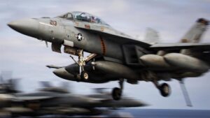 EEUU lanza una nueva oleada de ataques contra Irán y afirma alcanzar sus defensas aéreas