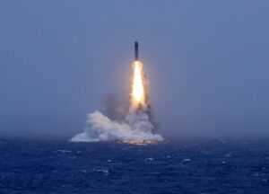 EEUU muestra "preocupación" por la "acumulación de armas nucleares" de China tras su ensayo balístico en el Pacífico
