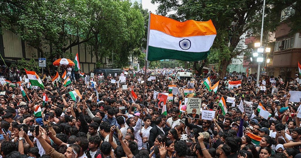 El Gobierno de la India negocia con las 'cucarachas' pero no frena sus protestas