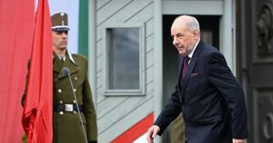 El Parlamento húngaro vota la ley que permitirá a Magyar destituir al presidente