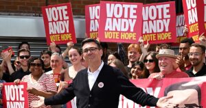El Partido Laborista abre el proceso para elegir a Andy Burnham como sustituto del primer ministro británico