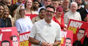 El Partido Laborista oficializa a Burnham como nuevo líder para sustituir al primer ministro Starmer