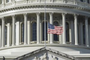 El Senado de EEUU da pasos para sancionar a países que compren petróleo y gas ruso