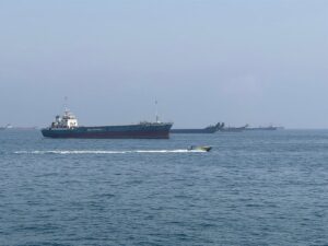 El jefe de DDHH de la ONU pide la evacuación de unos 6.000 marinos que siguen atrapados en Ormuz por la guerra