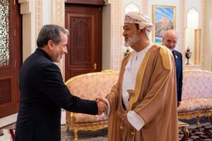 El ministro de Exteriores iraní visita Omán, potencia mediadora, en medio de nuevos ultimátums de EEUU