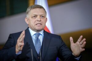 El primer ministro de Eslovaquia advierte de que "Occidente está prácticamente en guerra con Rusia"