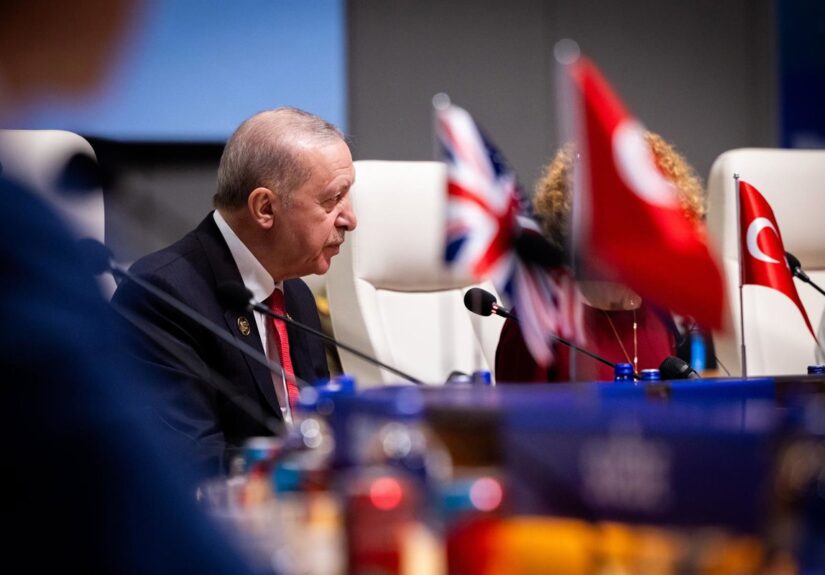 Erdogan pide a la UE no dejar fuera a Turquía en defensa y avisa de que la OTAN no debe depender solo de EEUU