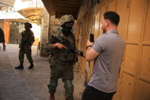 España condena la violencia de los colonos israelíes en Cisjordania tras los incidentes del viernes en Tell