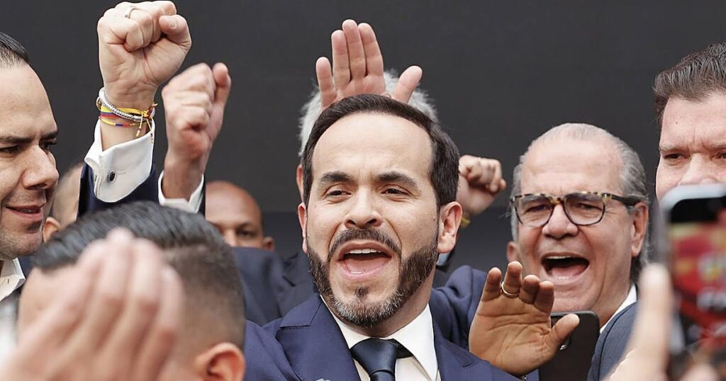 Espriella designa como Ministro de Defensa a un general retirado por Petro