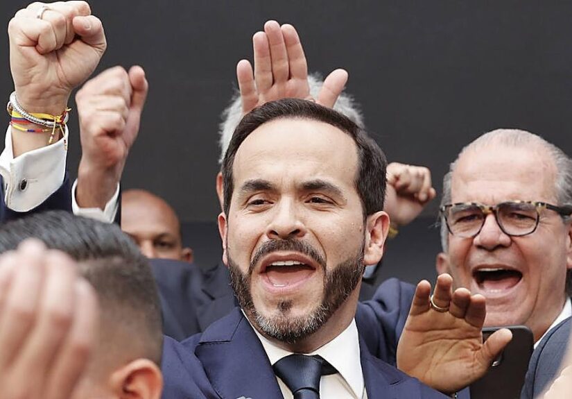 Espriella designa como Ministro de Defensa a un general retirado por Petro