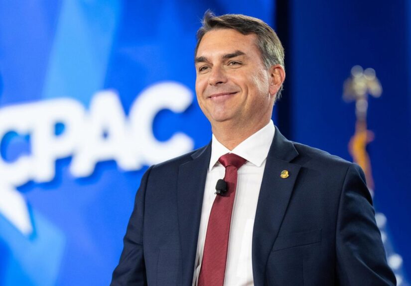 Flávio Bolsonaro ofrece a Trump ventajas comerciales a empresas de EEUU y restricciones al sistema brasileño Pix