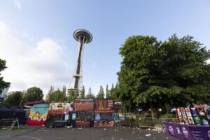 Investigan a un menor de 15 años por su supuesta vinculación con el tiroteo en Seattle donde murieron tres personas