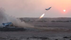 Irán anuncia ataques a instalaciones de EEUU en Kuwait y un centro de datos de Amazon en Bahréin que vincula al CENTCOM