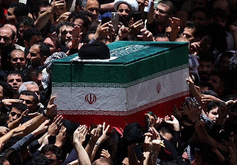 Irán entierra a Jamenei mientras Ormuz vuelve a arder
