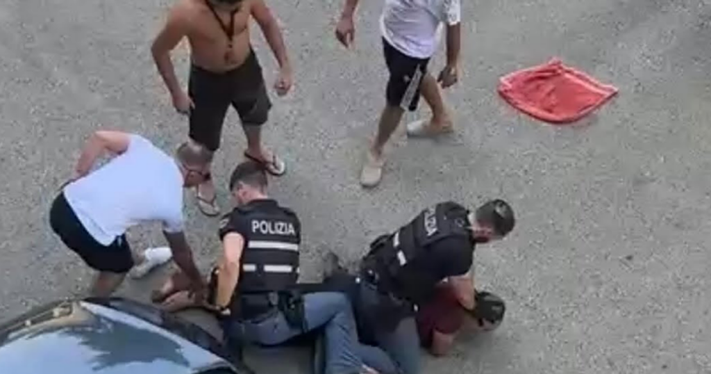 Italia investiga la muerte de un marroquí inmovilizado en el suelo por la Policía