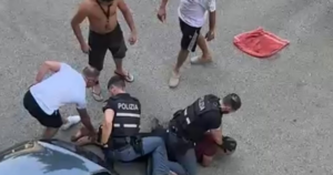 Italia investiga la muerte de un marroquí inmovilizado en el suelo por la Policía