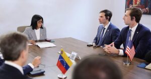 La Casa Blanca envía de urgencia a Caracas a los encargados de vender el petróleo venezolano