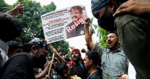La India estrena ministro de Educación tras la dimisión de su predecesor por las protestas de las 'cucarachas'