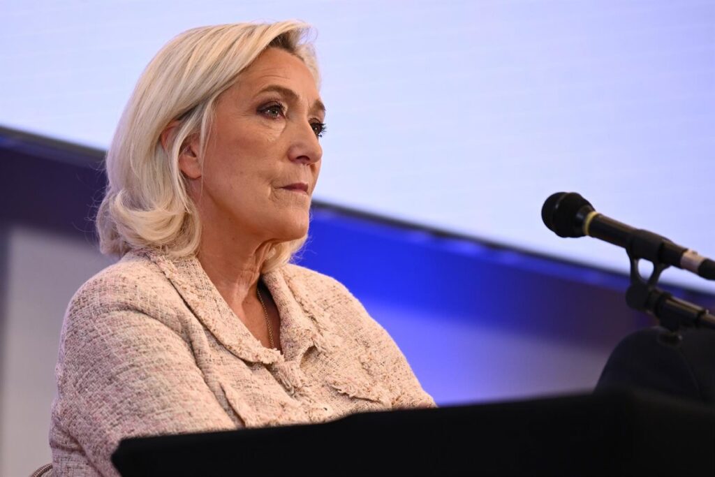 La Justicia de Francia condena a tres años de prisión y 15 meses de inhabilitación a Marine Le Pen