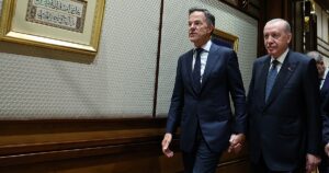 La OTAN fortalece a Erdogan como elemento estratégico esencial pese a su deriva autoritaria