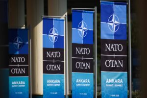 La OTAN reafirma su compromiso "inquebrantable" con el artículo 5 y "con el vínculo transatlántico"