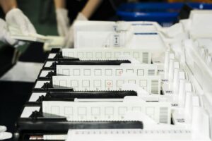 La Policía de Corea del Sur registra la sede principal de la Comisión Nacional Electoral
