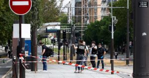 La Policía detiene a un hombre tras herir a tres mujeres con dos cuchillos en París