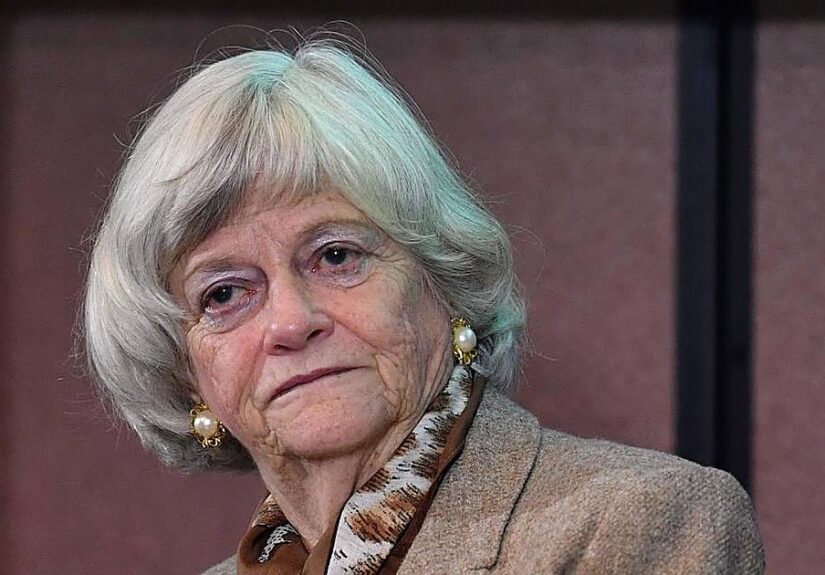 La exdiputada británica Ann Widdecombe murió tras recibir 21 martillazos en la cabeza