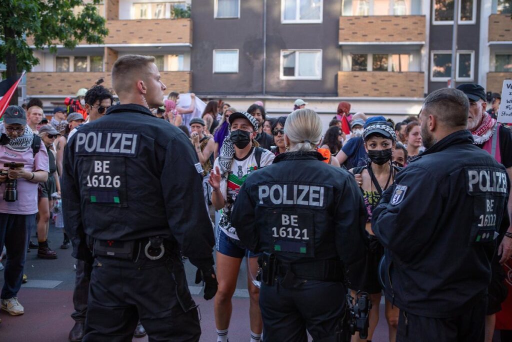 La policía alemana identifica a un presunto autor islamista del atropello masivo durante el Orgullo en Berlín