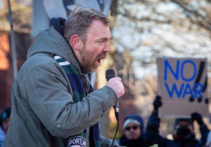 La renuncia de Graham Platner a la carrera al Senado por supuesta violación ralentiza la "ola progresista" en EEUU