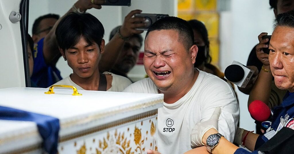 Las autoridades investigan si el bloqueo de las salidas de emergencia atrapó a las víctimas del incendio de Bangkok