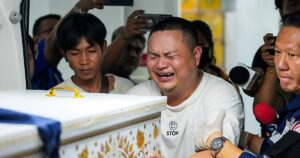 Las autoridades investigan si el bloqueo de las salidas de emergencia atrapó a las víctimas del incendio de Bangkok