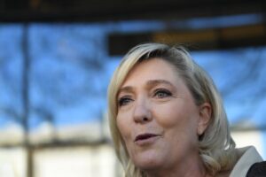 Le Pen podrá iniciar su campaña electoral a las elecciones presidenciales sin brazalete electrónico