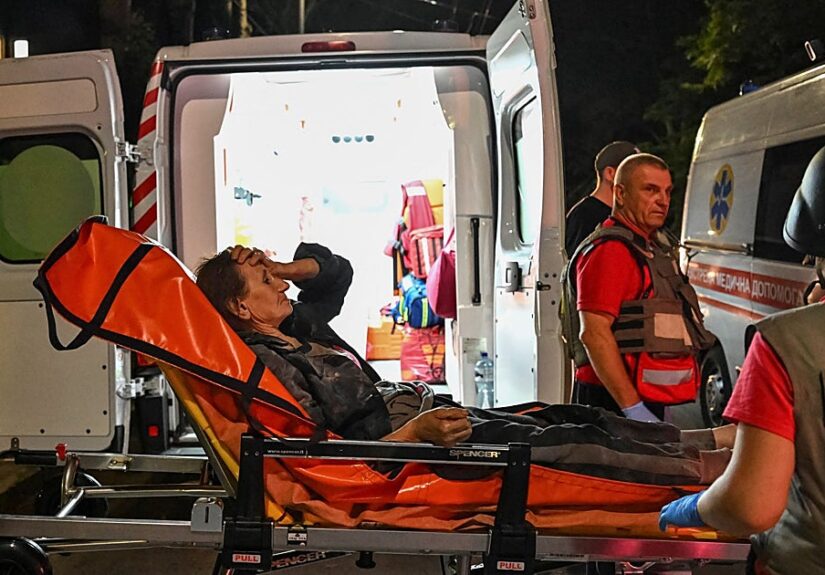 Los ataques rusos con drones estrangulan la asistencia sanitaria civil en las regiones del frente