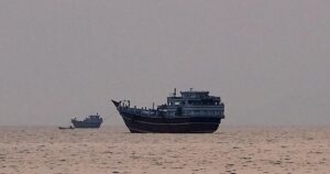 Los hutíes de Yemen atacan dos buques de Arabia Saudí en el mar Rojo e intensifican el conflicto en Oriente Próximo