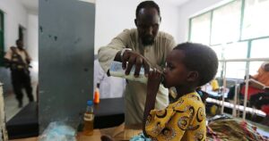 Los recortes de ayuda humanitaria agravan la hambruna en Somalia y ponen en riesgo a dos millones de niños